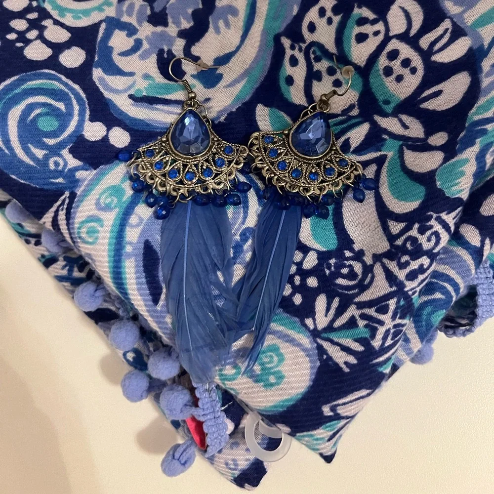 Lilly Pulitzer 💙Bundle 🩵Blue and White Patterned infinity Scarf & earrings